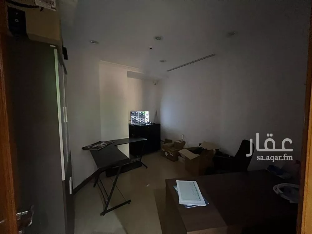 910 sqm office in Al Olaya 4