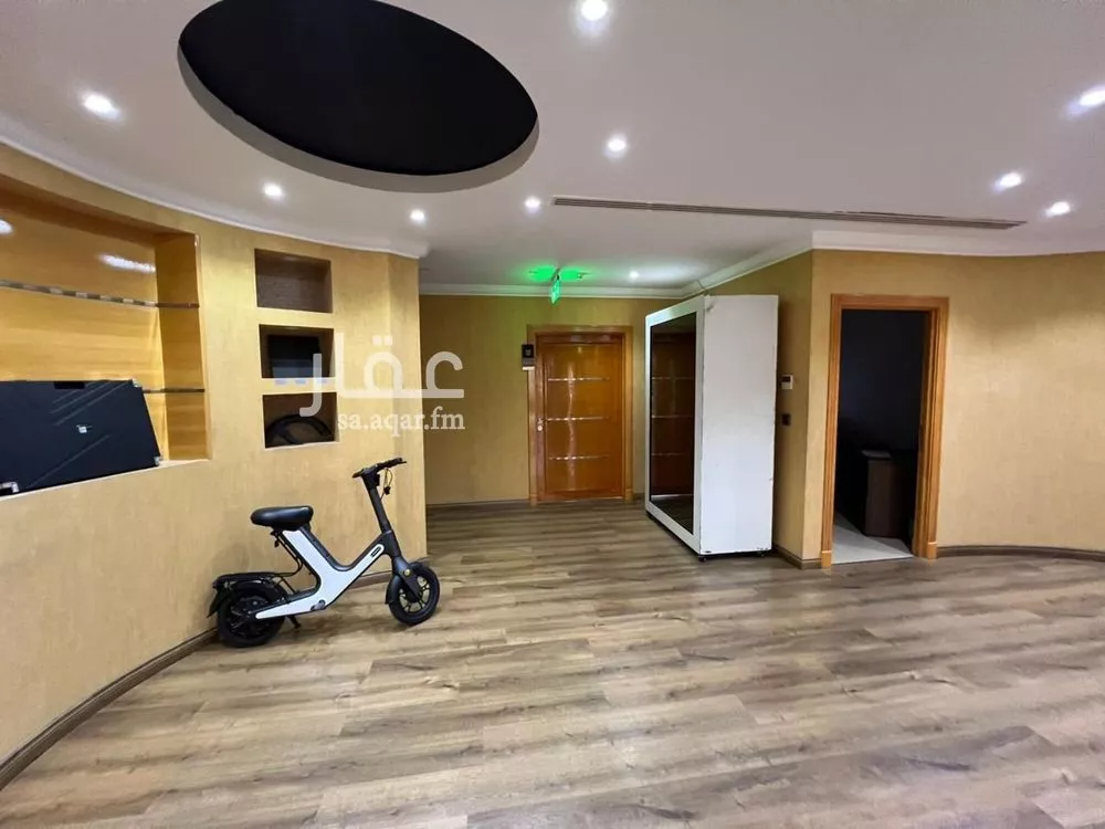 910 sqm office in Al Olaya 5