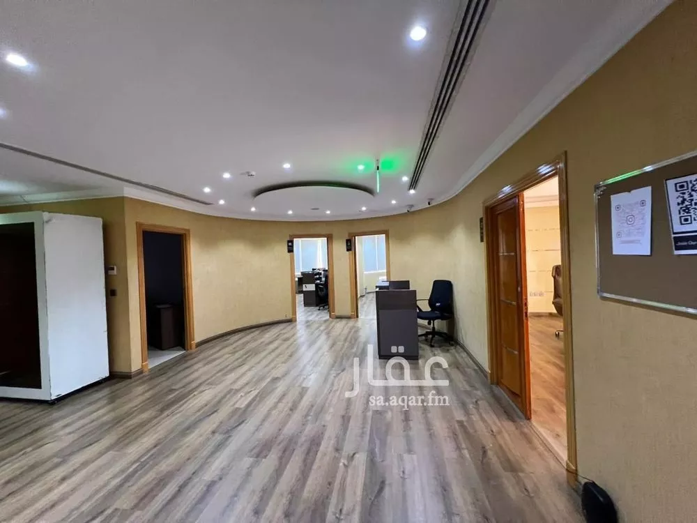 910 sqm office in Al Olaya 6