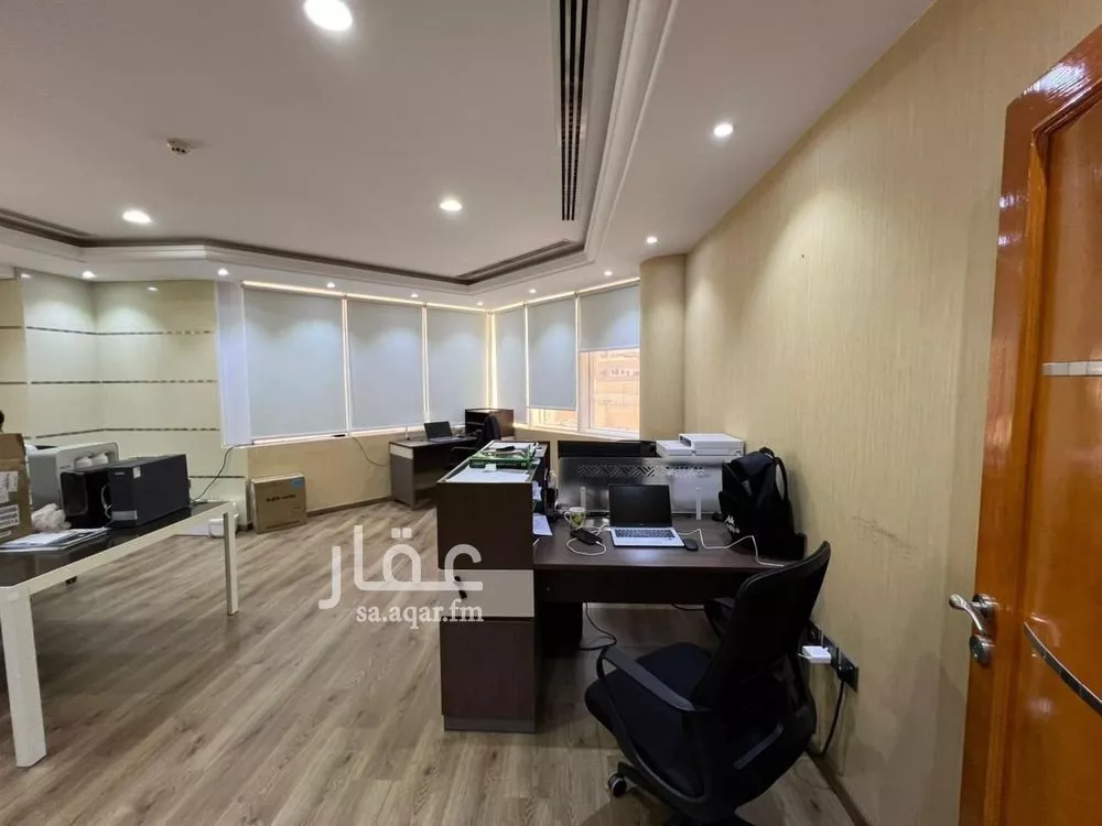 910 sqm office in Al Olaya 7