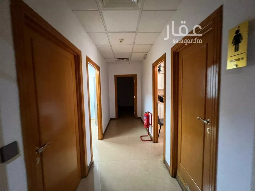 910 sqm office in Al Olaya 9