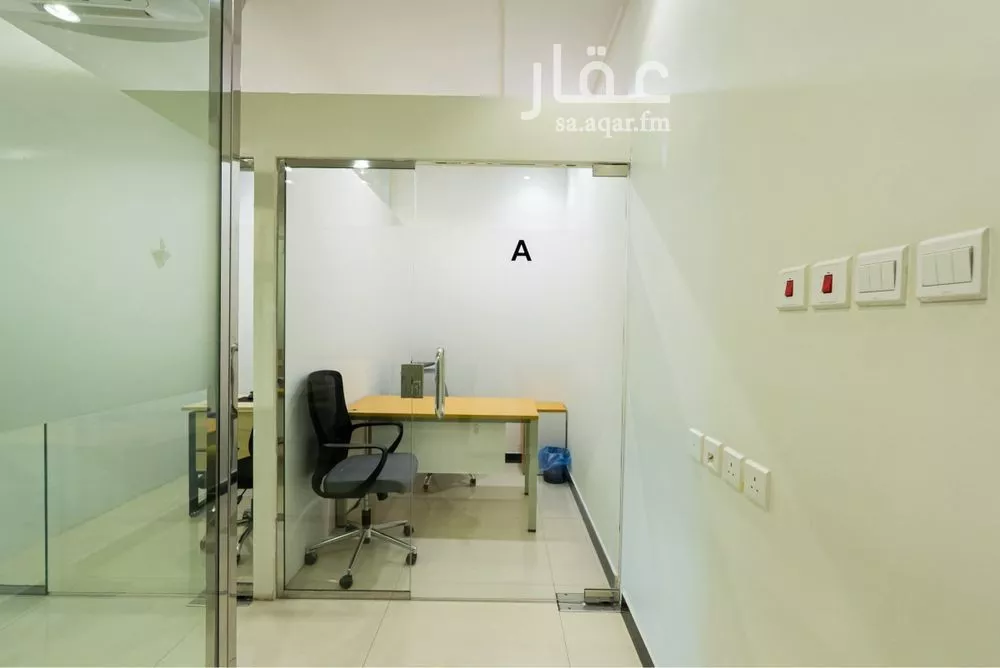 مكتب 884 م² في العارض 2