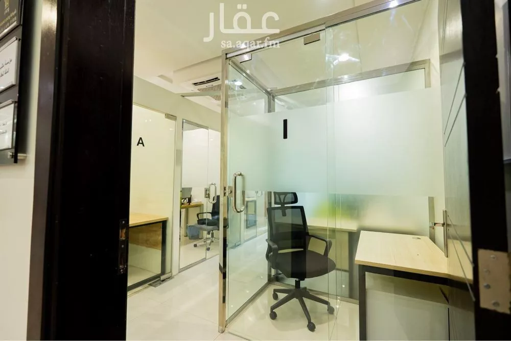 مكتب 884 م² في العارض 5
