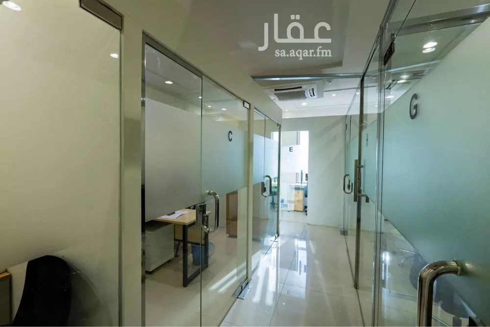 مكتب 884 م² في العارض 8