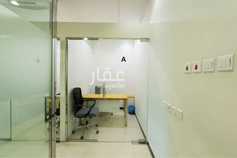 مكتب 884 م² في العارض 10