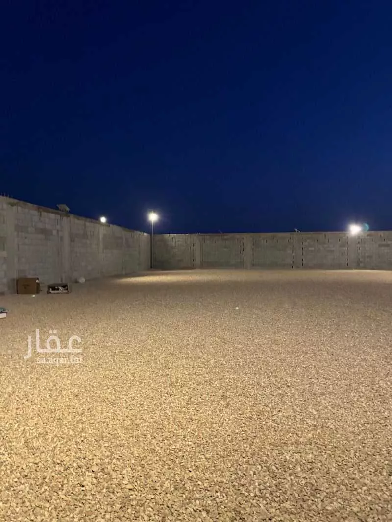 أرض 1080 م² في الشرق 7