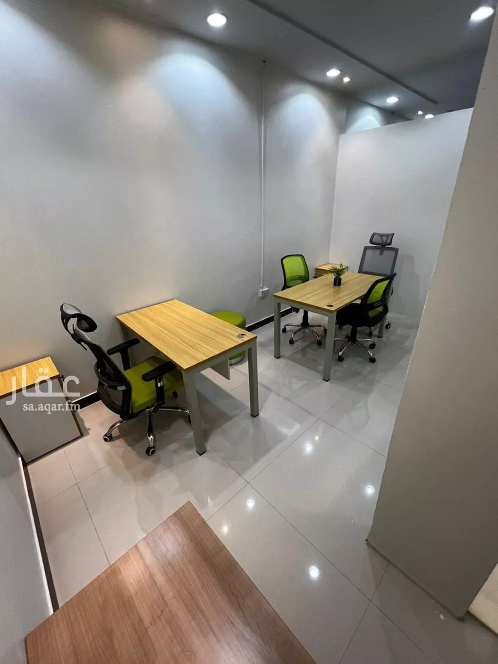 884 sqm office in Al Aridh 8