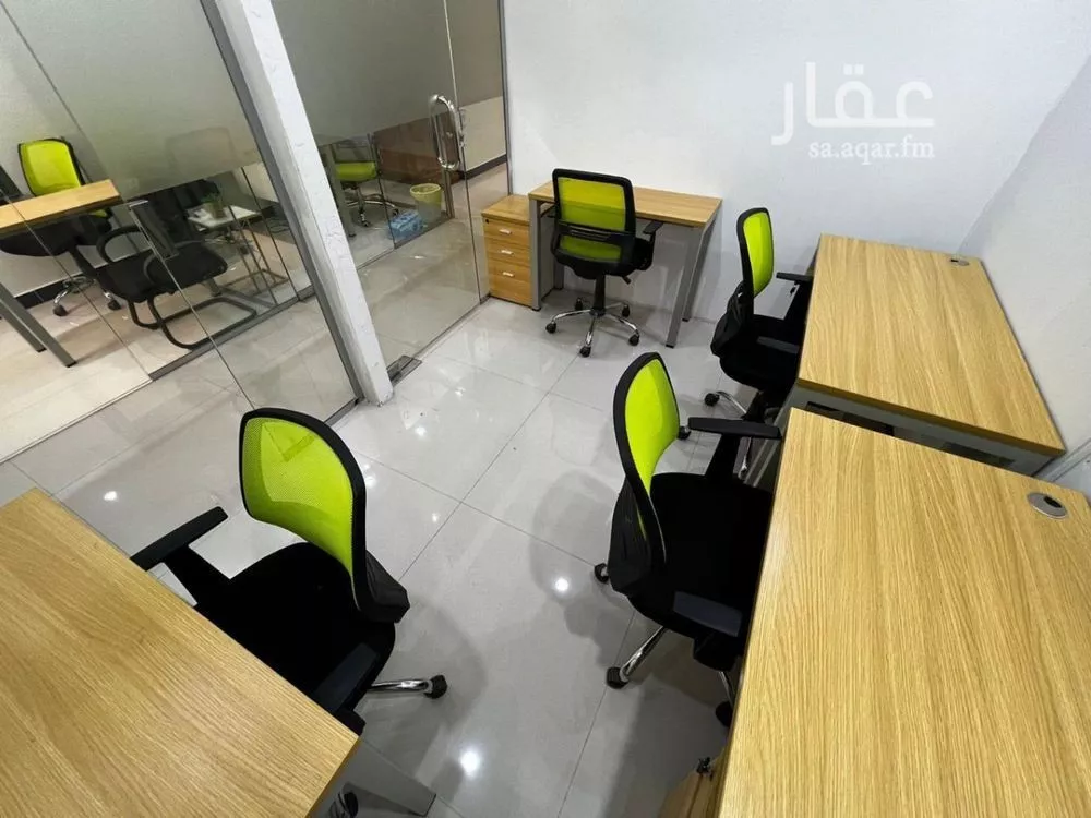884 sqm office in Al Aridh 10
