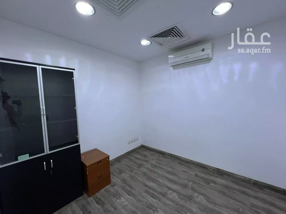 مكتب 220 م² في العليا 6