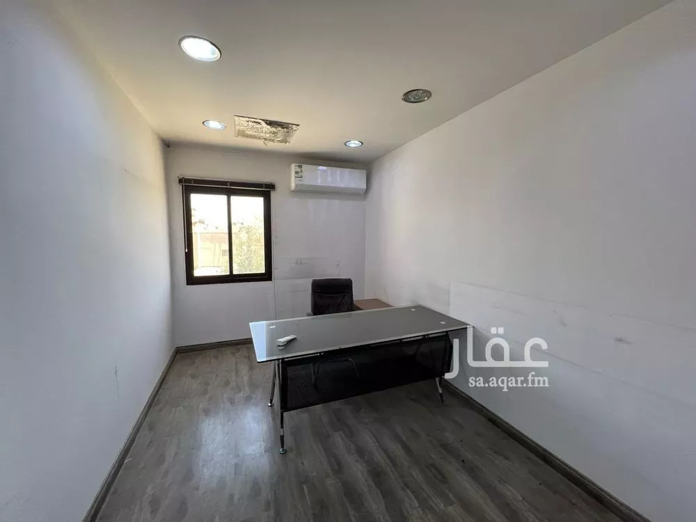 مكتب 220 م² في العليا 8
