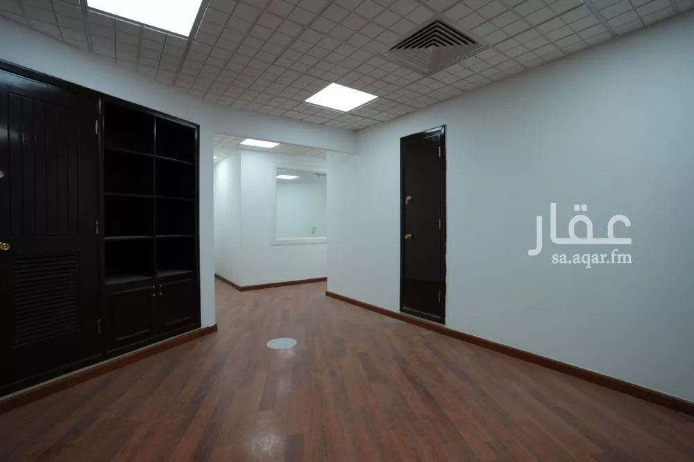 مكتب 3840 م² في العليا 2