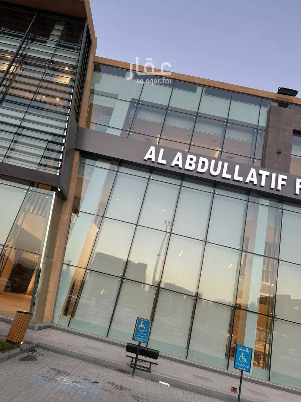 مكتب 300 م² في الياسمين 8