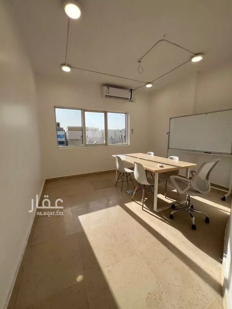 مكتب 499 م² في الملقا 7