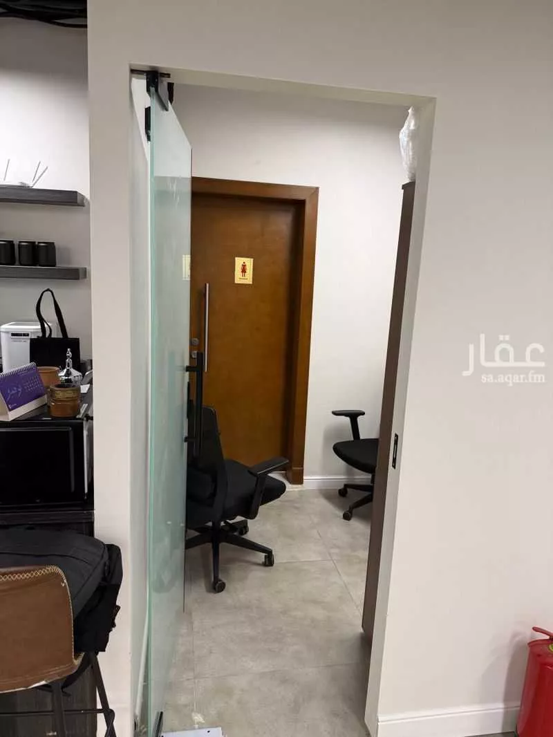 240 sqm office in Al Olaya 11