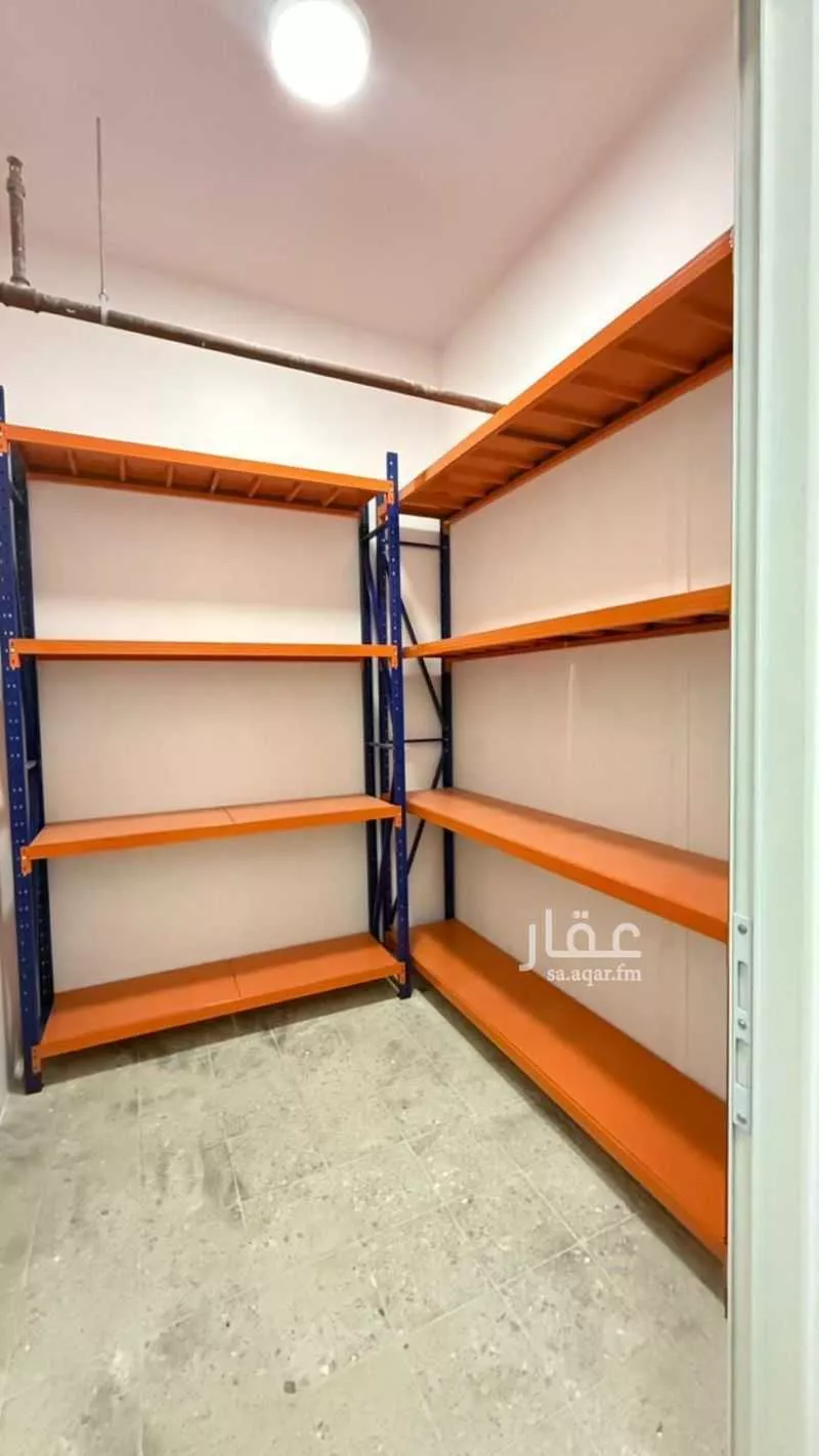 مكتب 800 م² في العارض 24