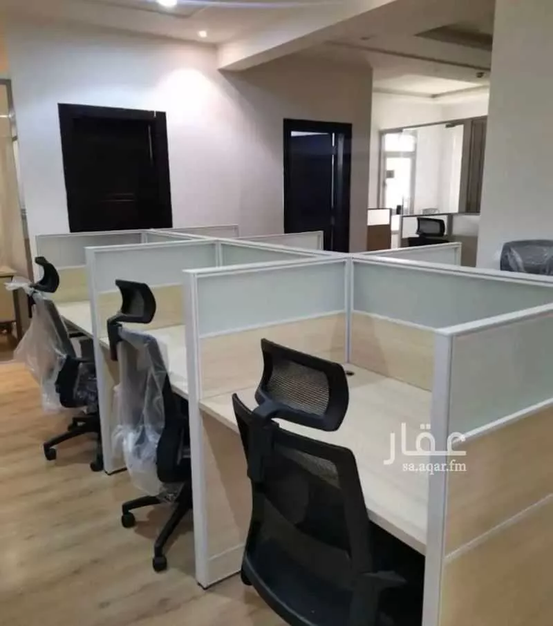 مكتب 800 م² في العارض 9