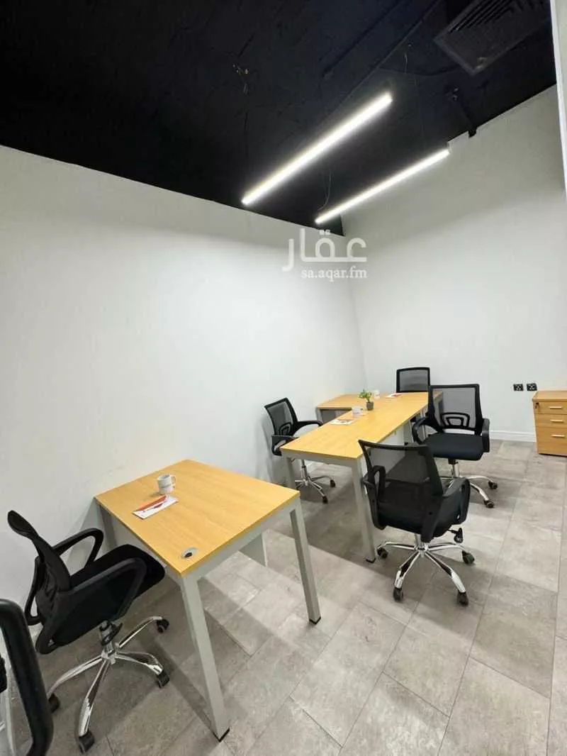 884 sqm office in Al Aridh 11