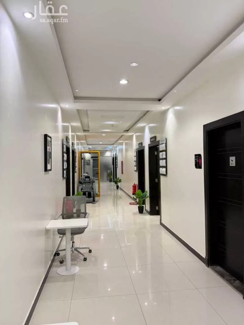884 sqm office in Al Aridh 4