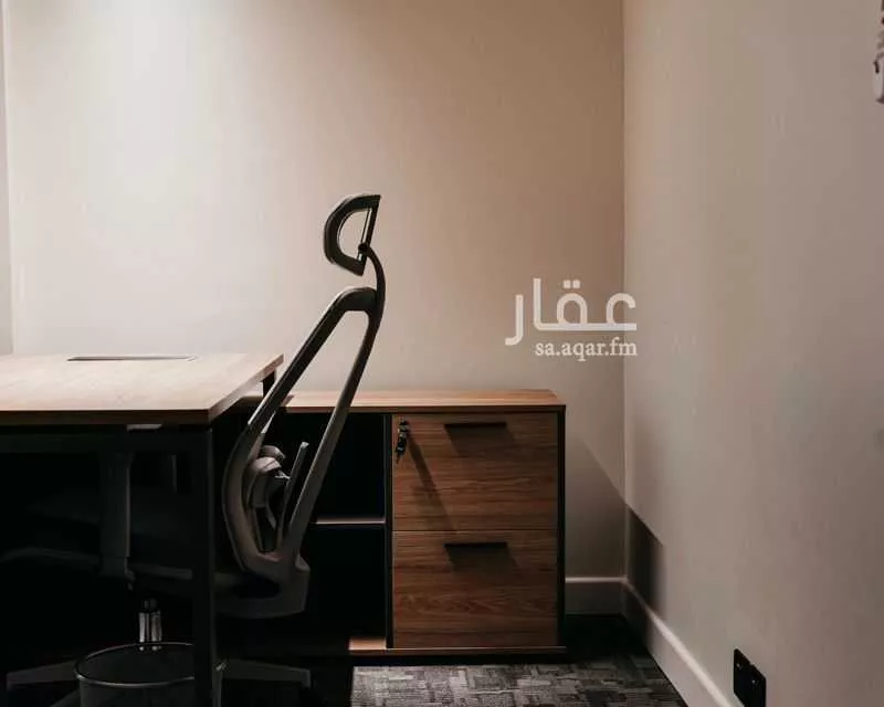 مكتب 12 م² في العليا 8