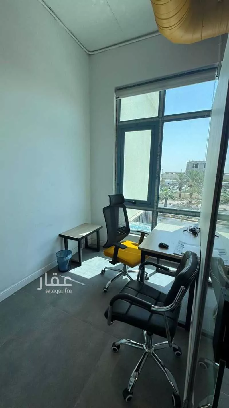 مكتب 884 م² في العارض 17