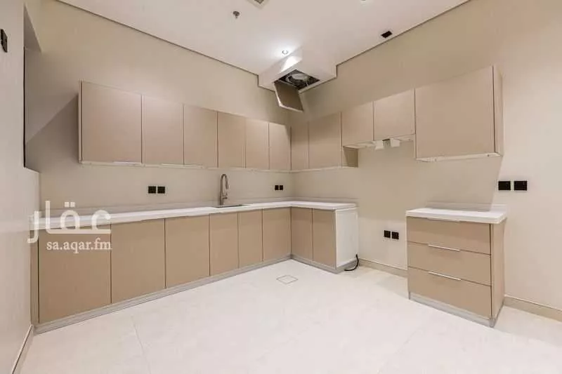 عمارة 900 م² في الضباط 10