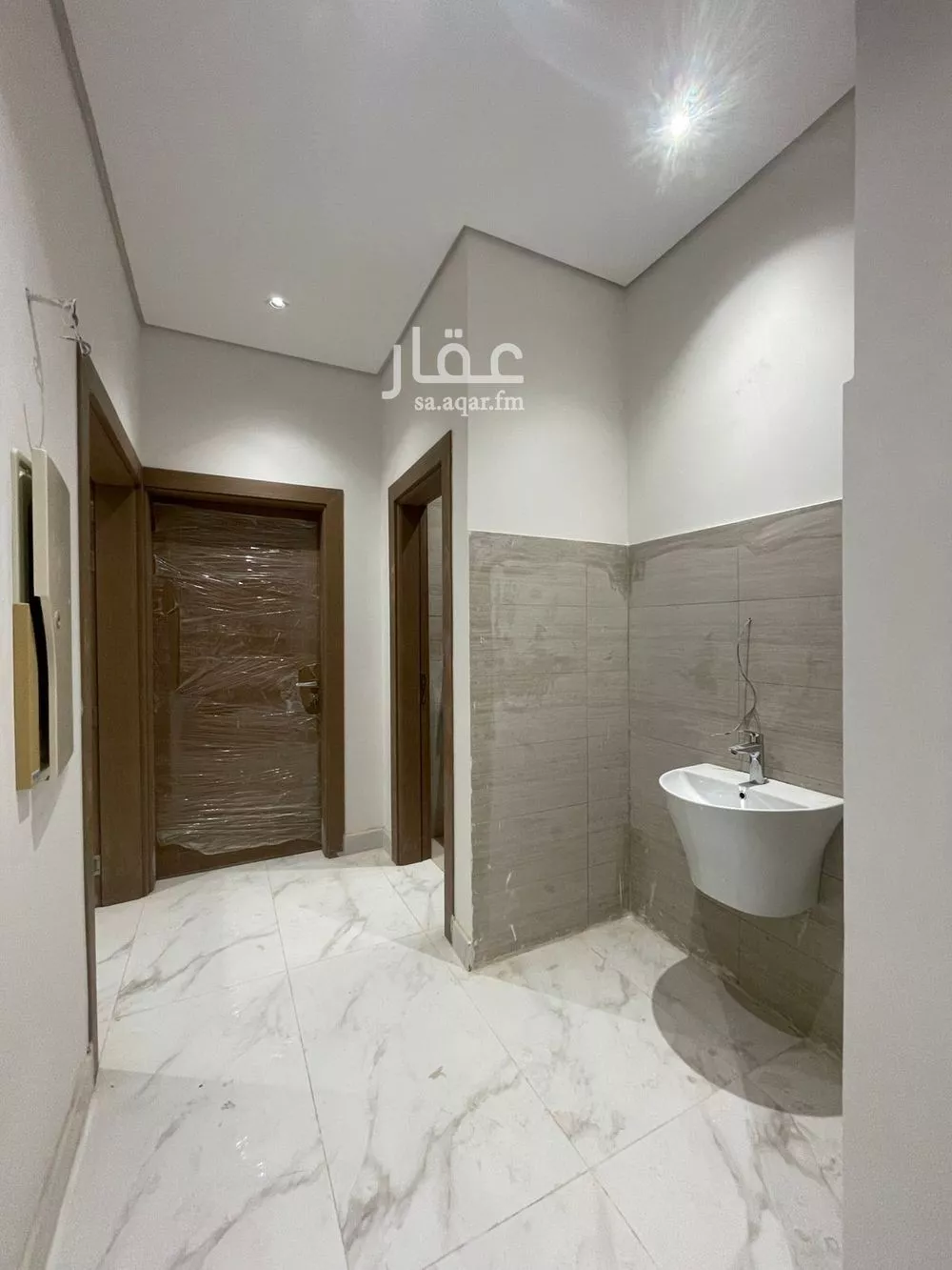 عمارة 1050 م² في النرجس 11