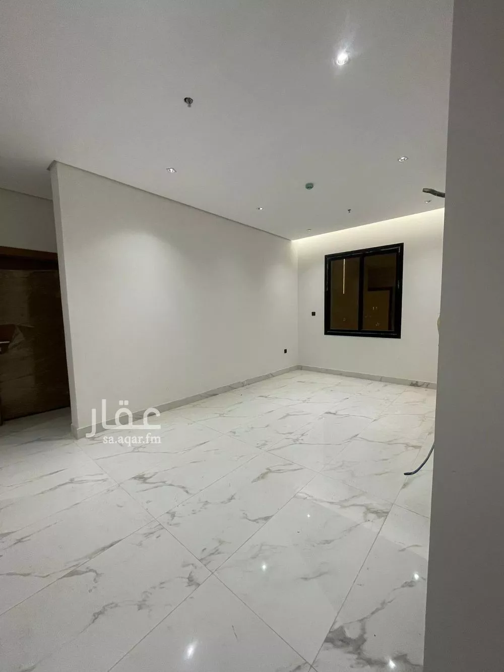 عمارة 1050 م² في النرجس 12