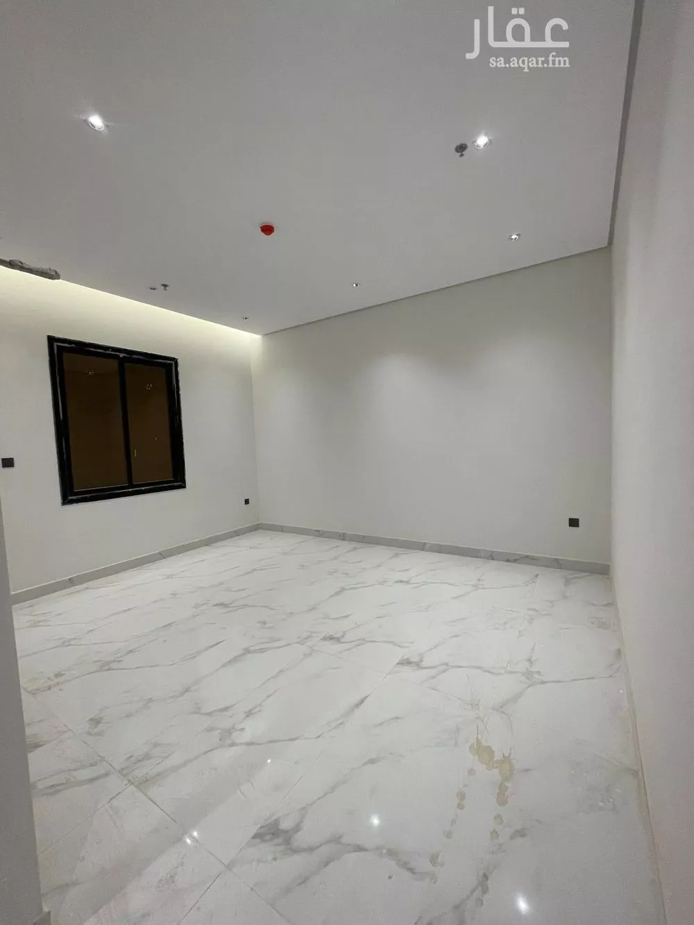 عمارة 1050 م² في النرجس 14