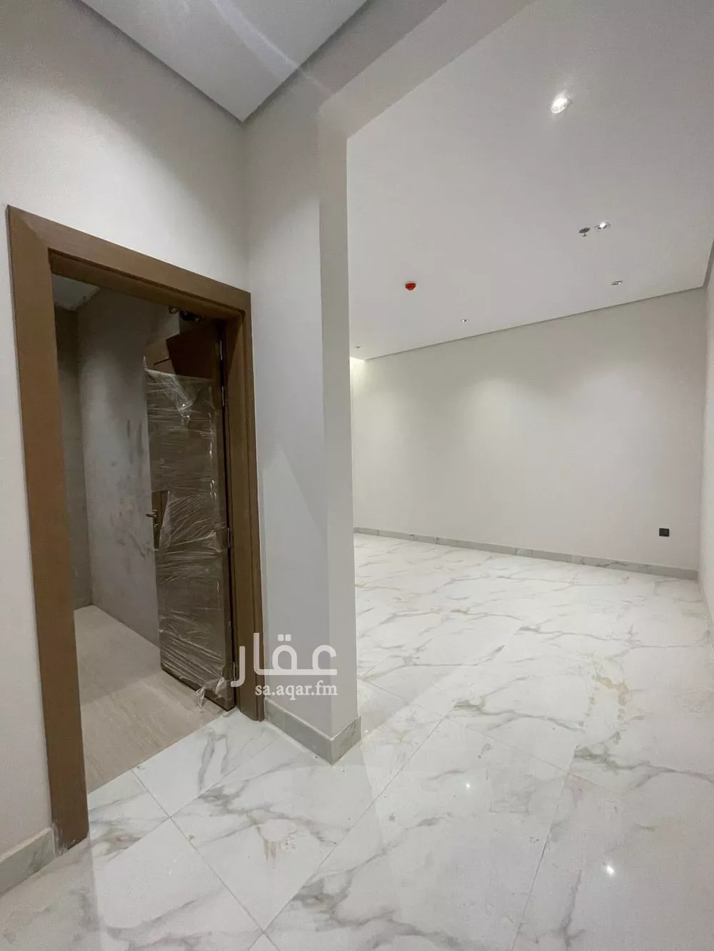 عمارة 1050 م² في النرجس 15