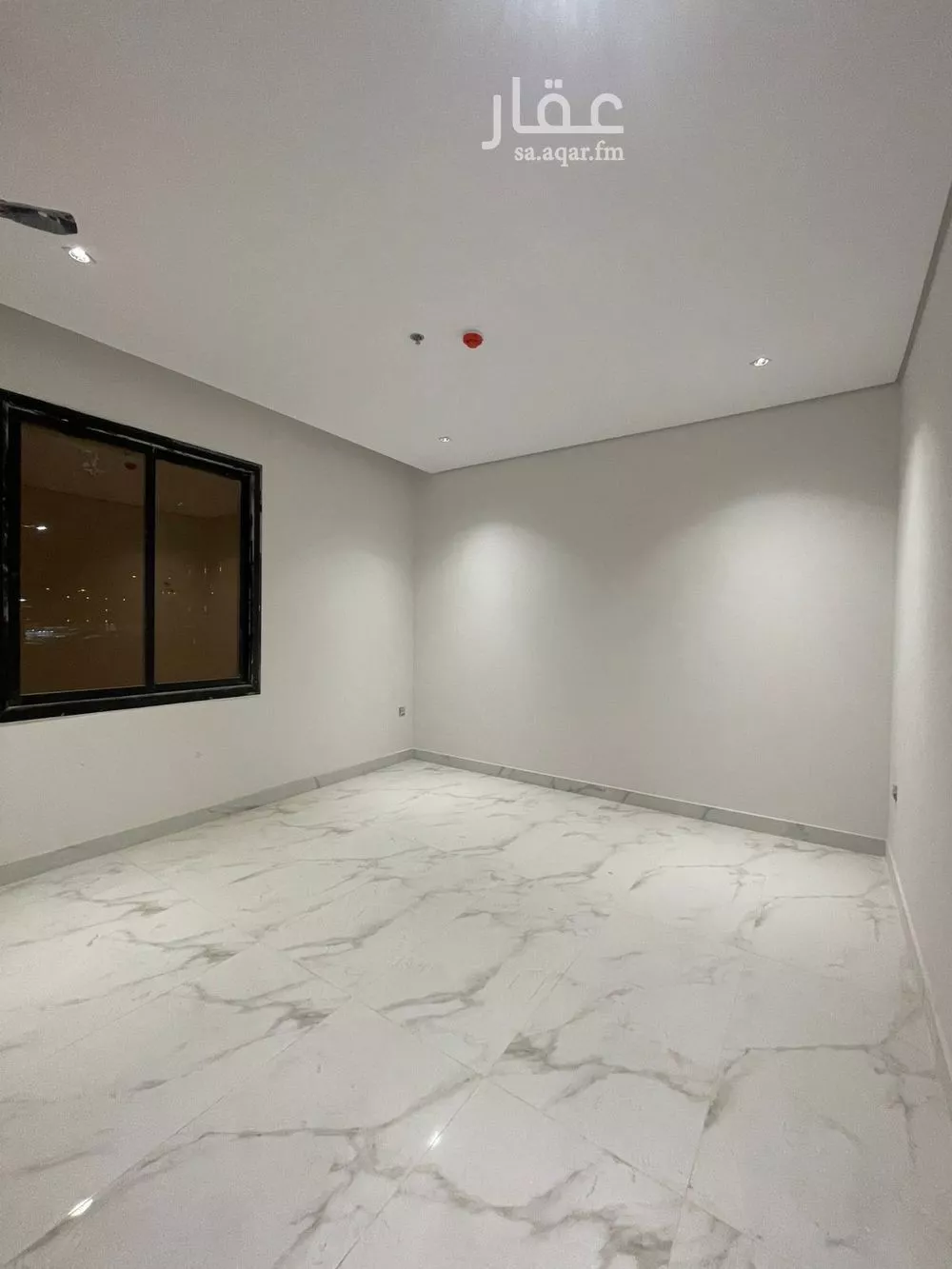 عمارة 1050 م² في النرجس 4