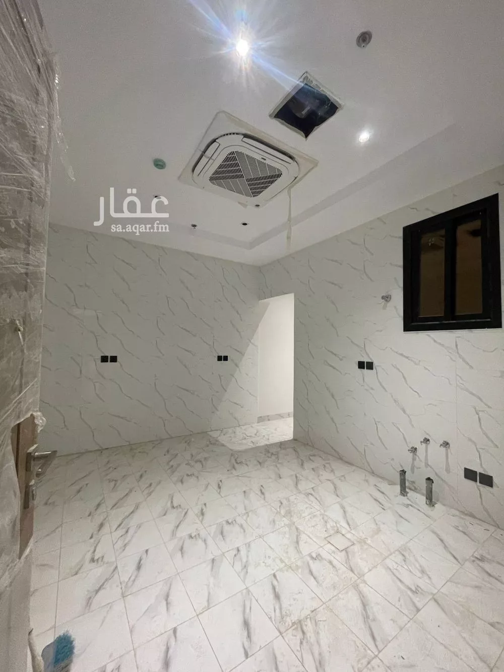 عمارة 1050 م² في النرجس 5
