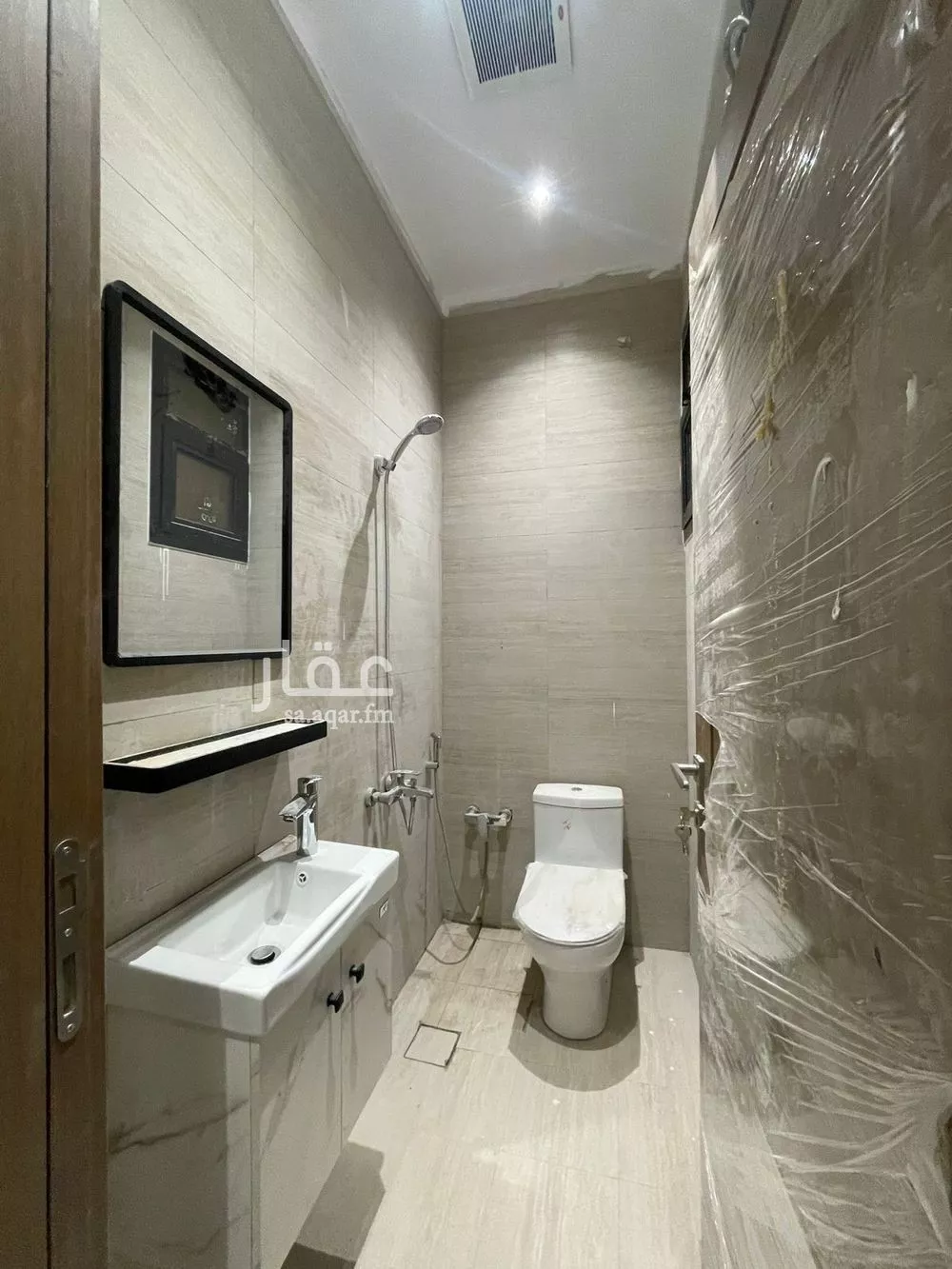 عمارة 1050 م² في النرجس 6