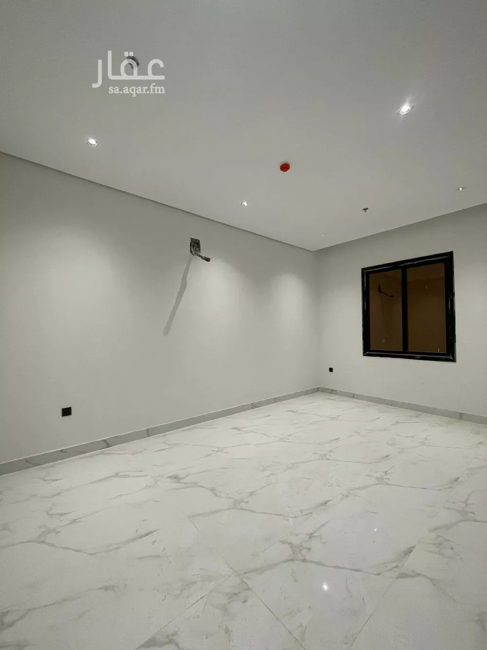 عمارة 1050 م² في النرجس 9