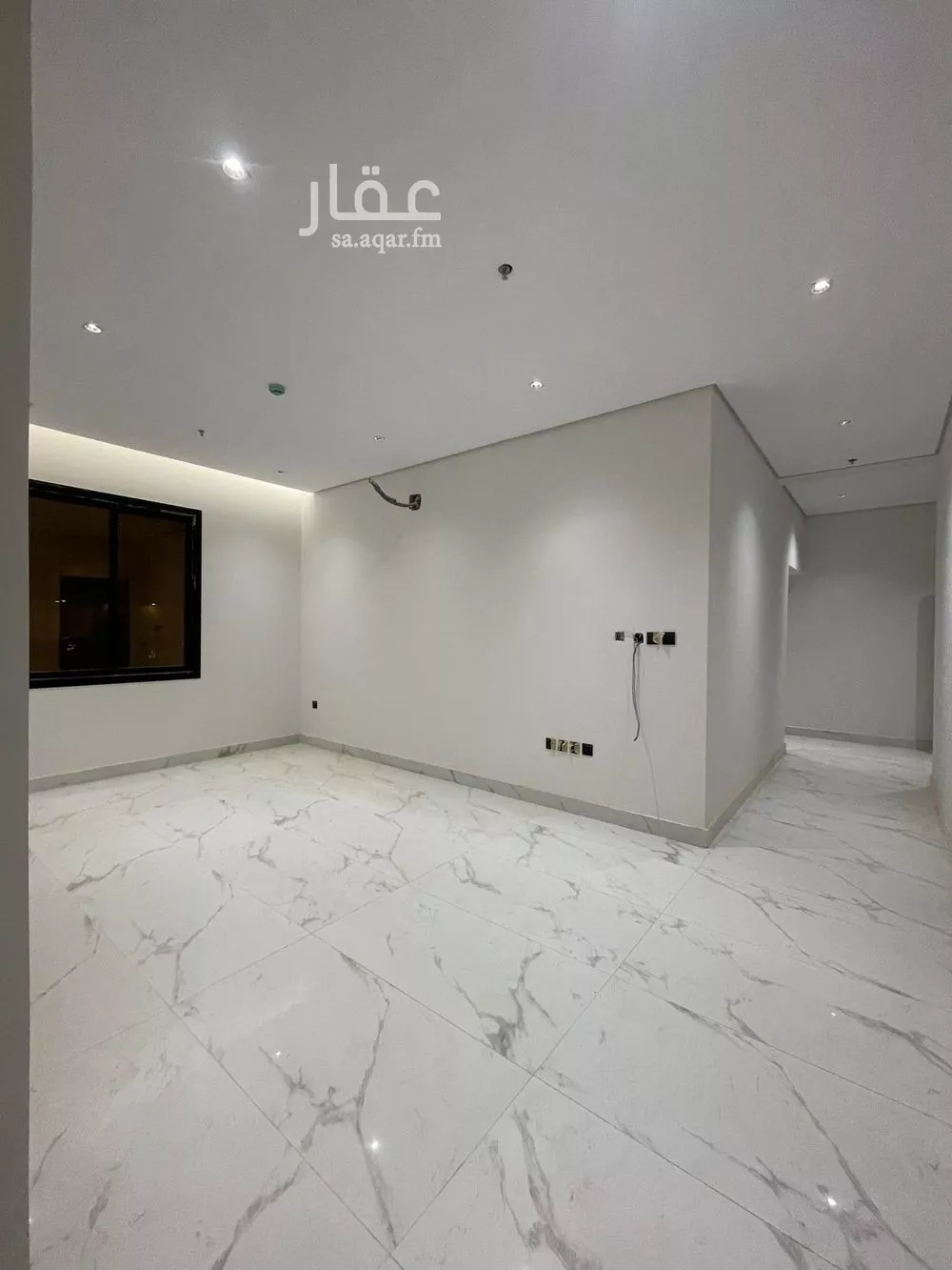 عمارة 1050 م² في النرجس 10