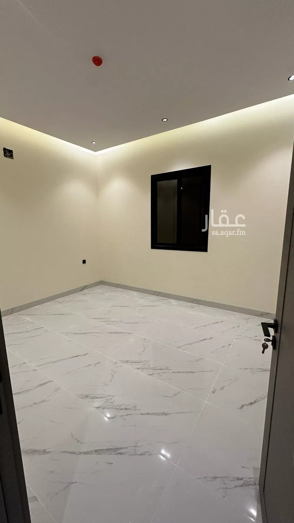 900 sqm building in Dhahrat Laban 11