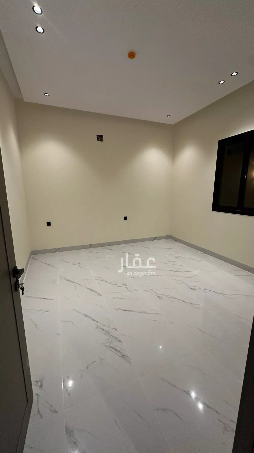 900 sqm building in Dhahrat Laban 6