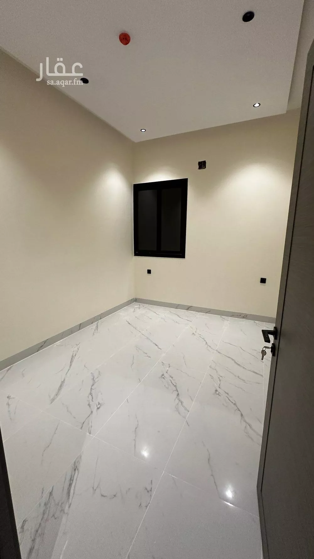 900 sqm building in Dhahrat Laban 7