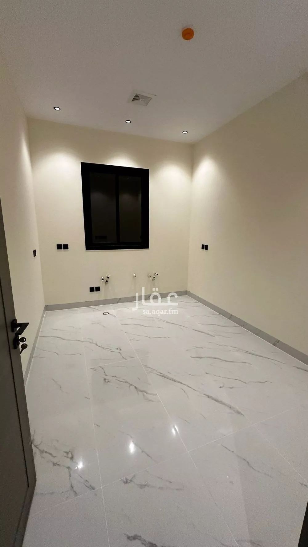 900 sqm building in Dhahrat Laban 8