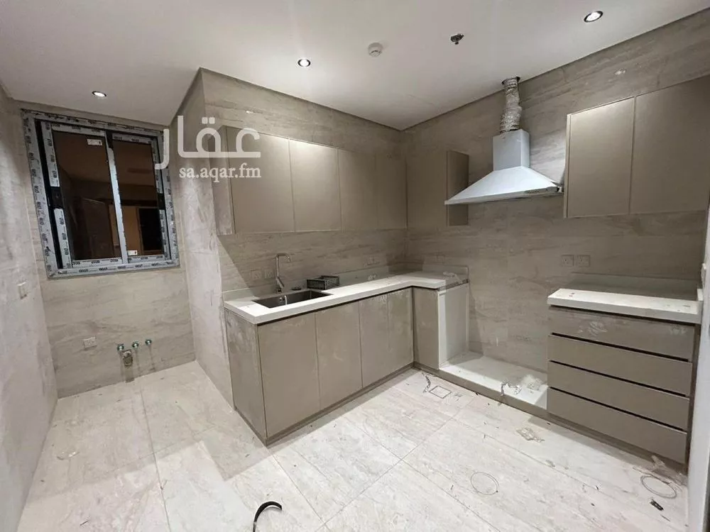 672 sqm building in Al Aridh 6