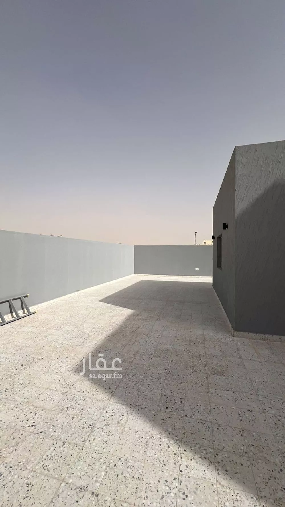 عمارة 891 م² في العارض 14