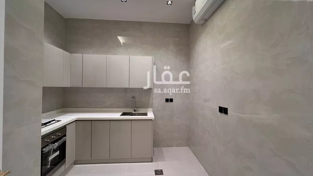 عمارة 891 م² في العارض 8