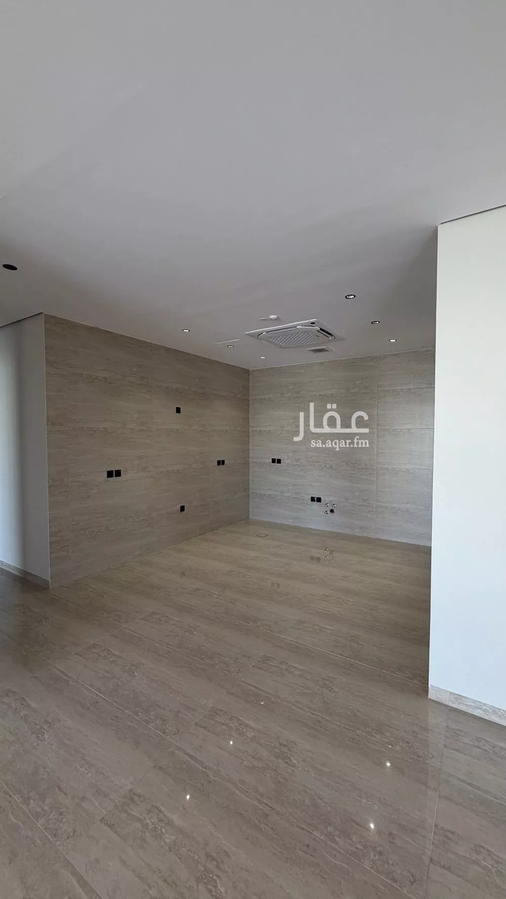 891 sqm building in Al Aridh 13