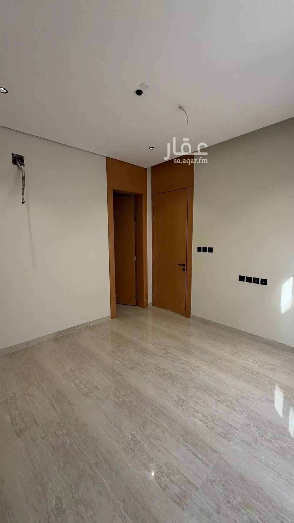 891 sqm building in Al Aridh 24