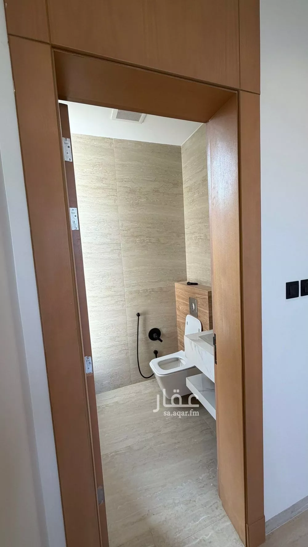 891 sqm building in Al Aridh 25