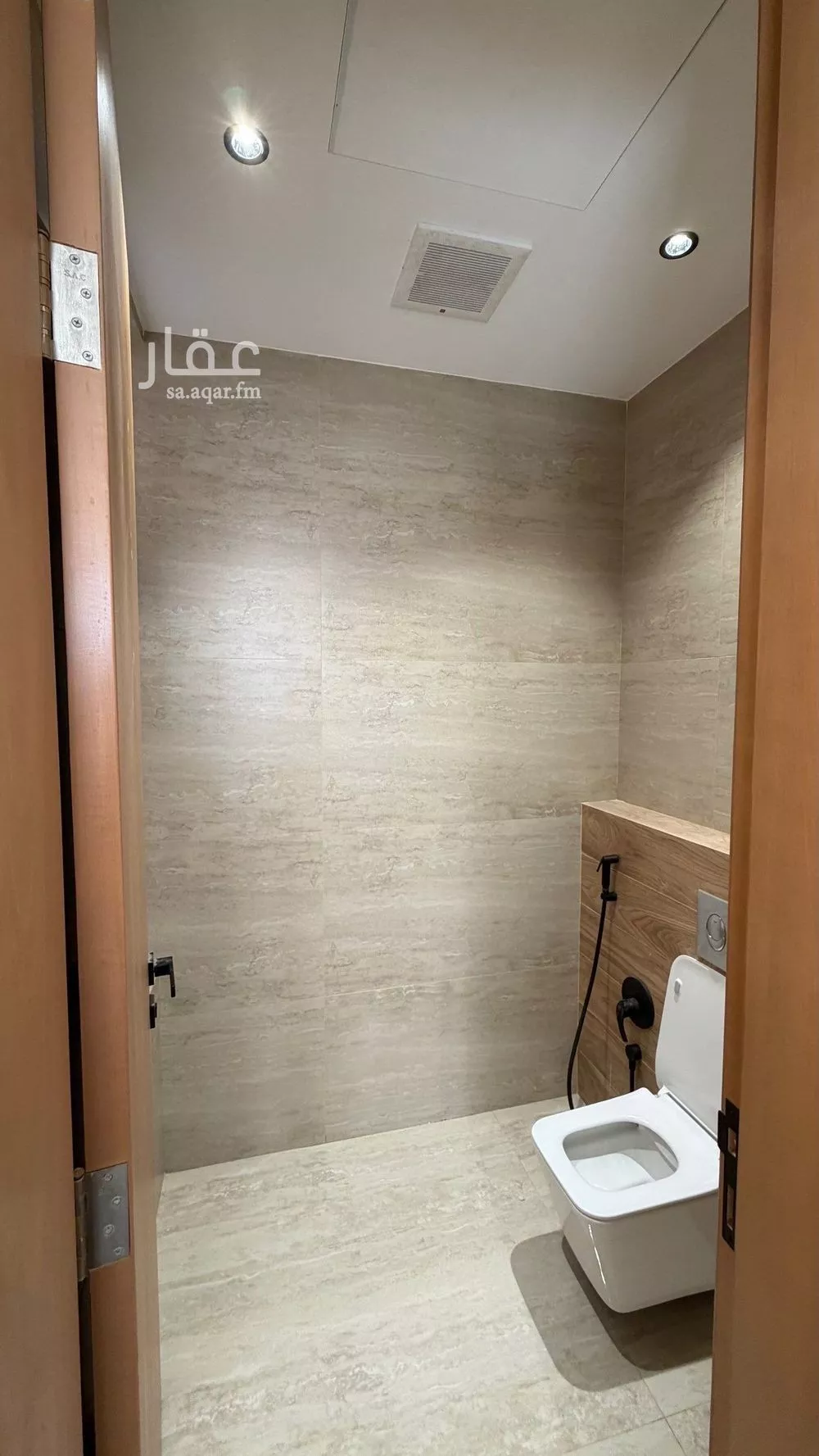 891 sqm building in Al Aridh 4