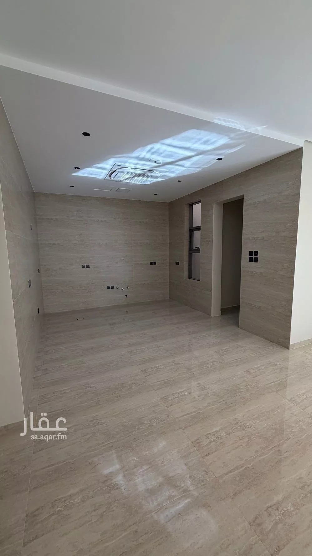 891 sqm building in Al Aridh 5
