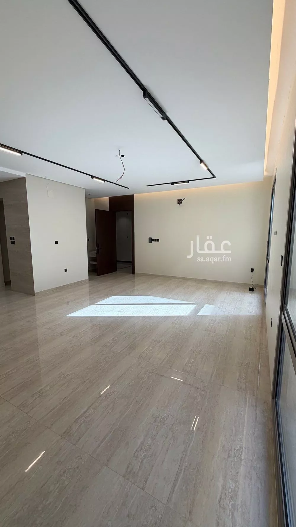 891 sqm building in Al Aridh 6