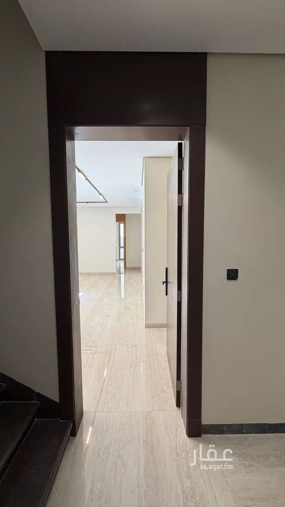 891 sqm building in Al Aridh 7