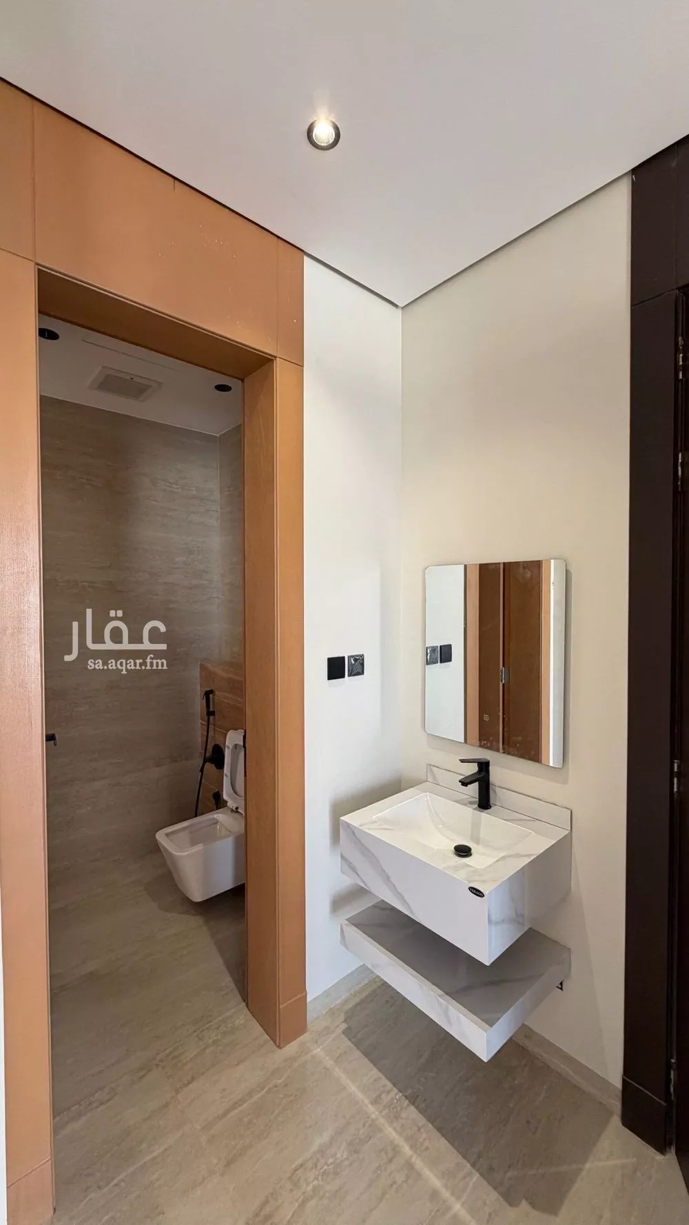 891 sqm building in Al Aridh 10