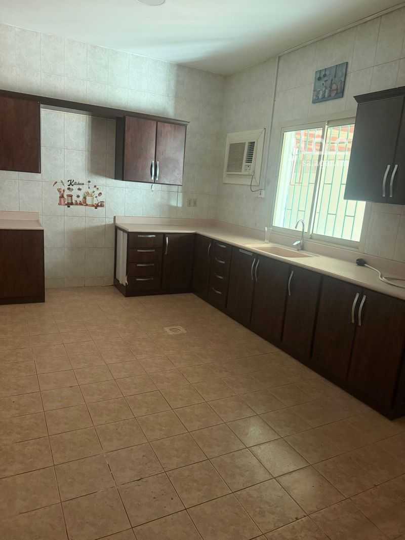 4 bedroom villa in Ar Rakah Al Janubiyah, Eastern Province 7